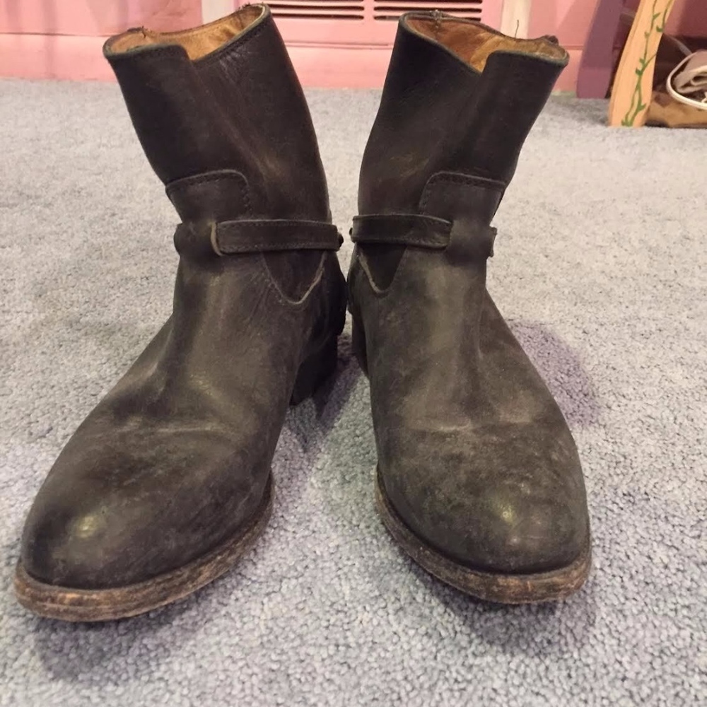 FRYE DISTRESSED BOOT 76980 SZ 7 BLACK/CHARCOAL
